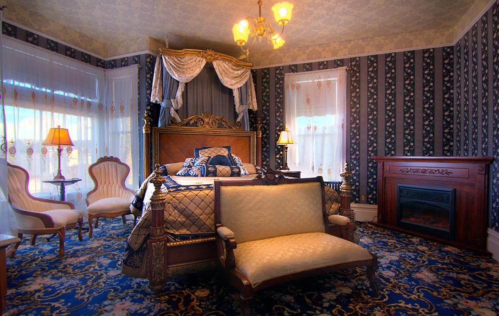 King Suite interior