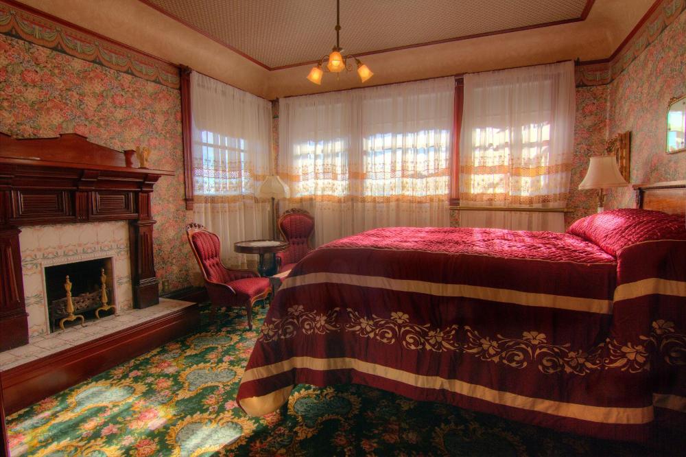 Queen Suite interior